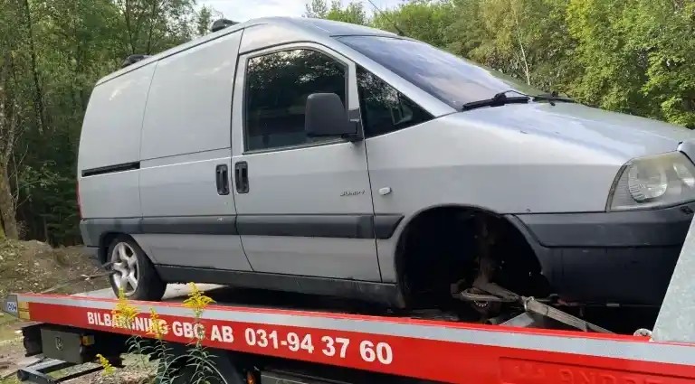 Vem köper en defekt bil? Skrotbilarna i Göteborg gör det!